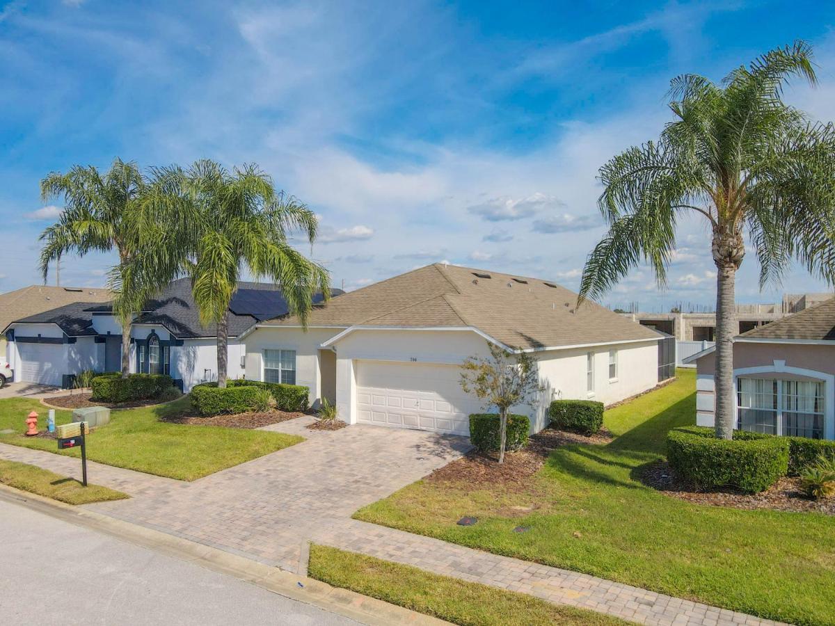 Family With Private Pool Area & Game