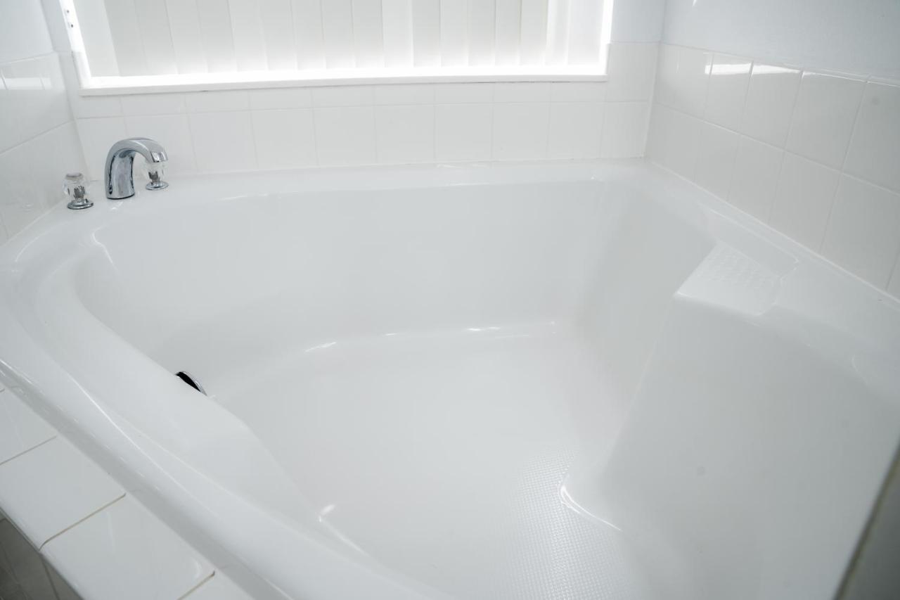 Family With Private Pool Area & Game Holiday home