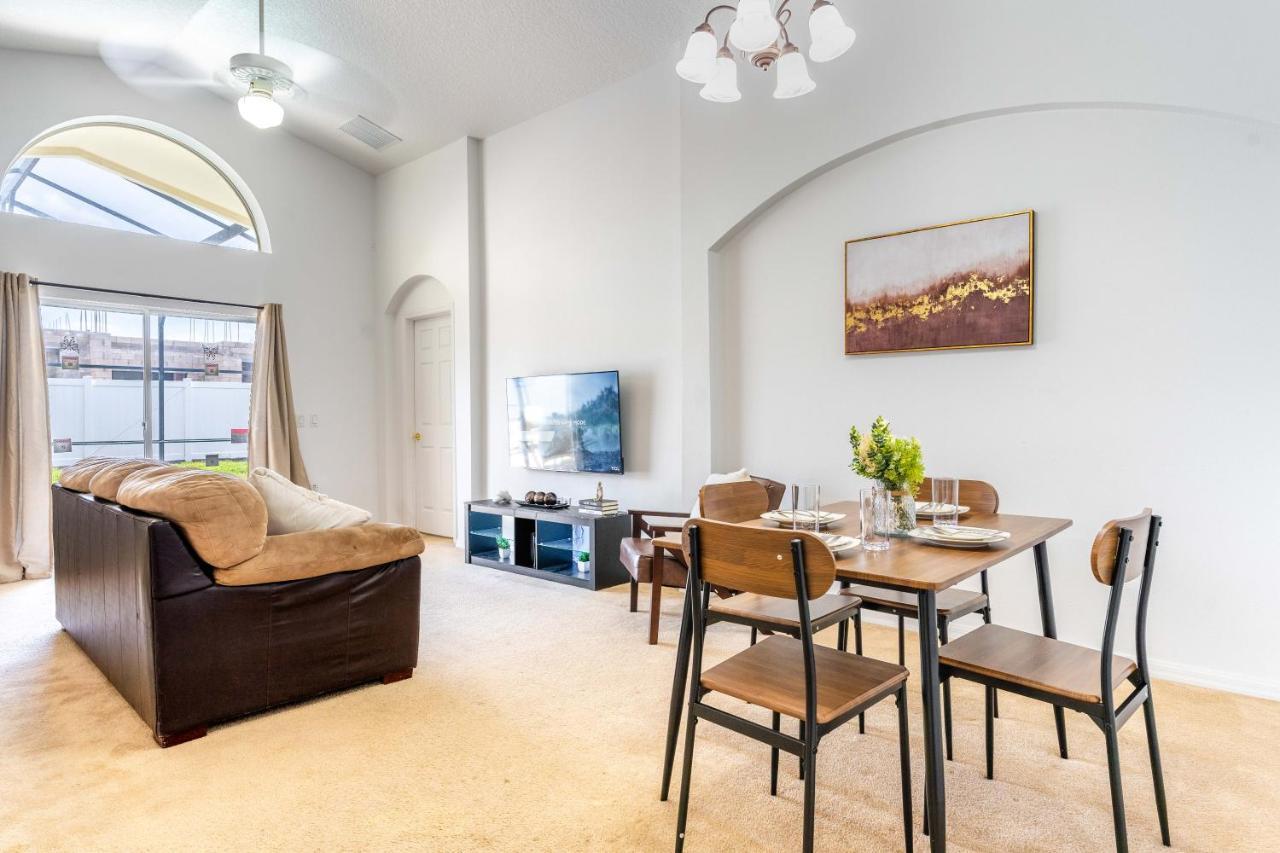 Family With Private Pool Area & Game