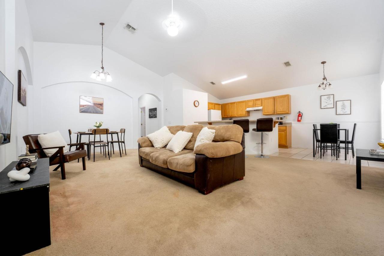 Family With Private Pool Area & Game Holiday home Davenport