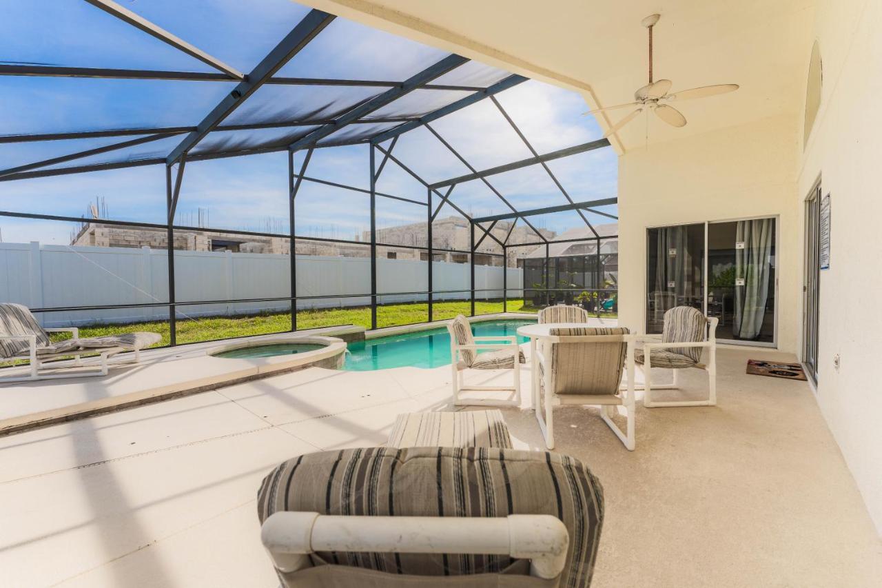 Family With Private Pool Area & Game *