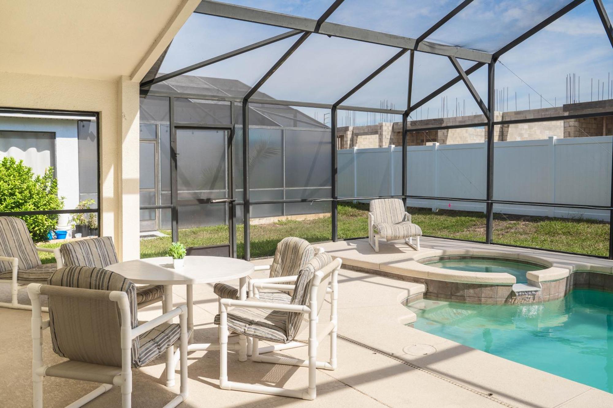 Family With Private Pool Area & Game *